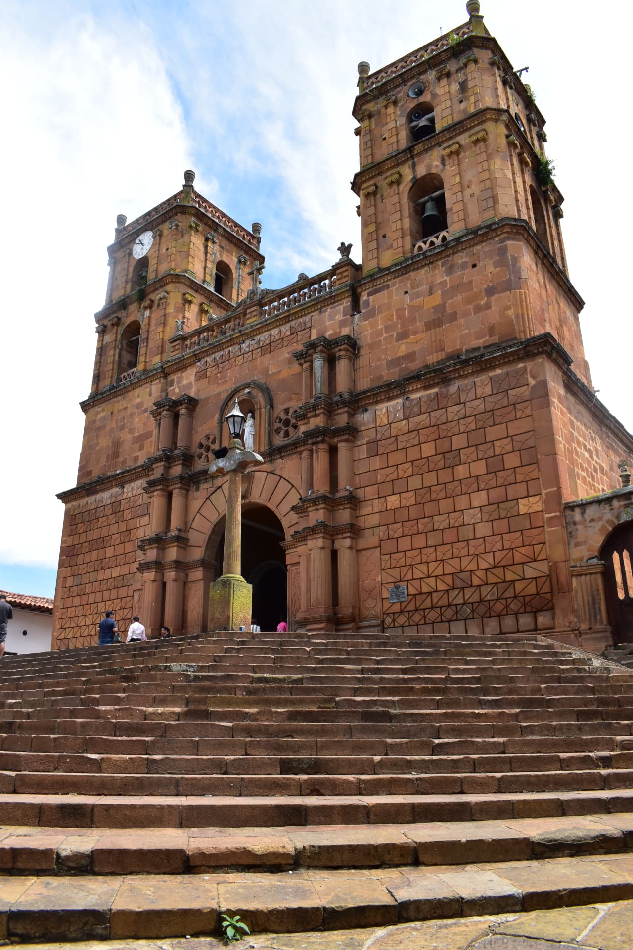 Video con dron de la entrada a Santa Elena